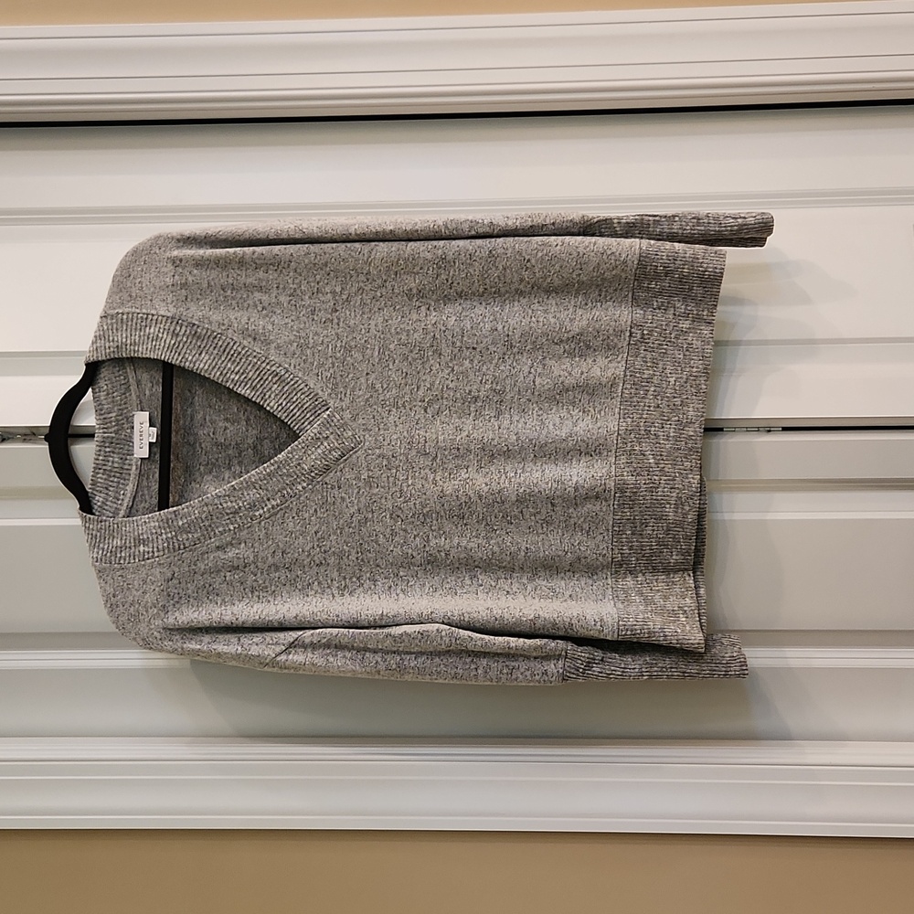 Evereve Grey V-Neck Long Sleeve Sweater Medium